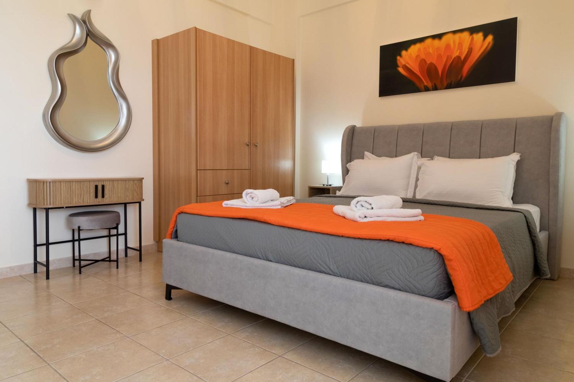 Iliana Apartments 托隆 外观 照片